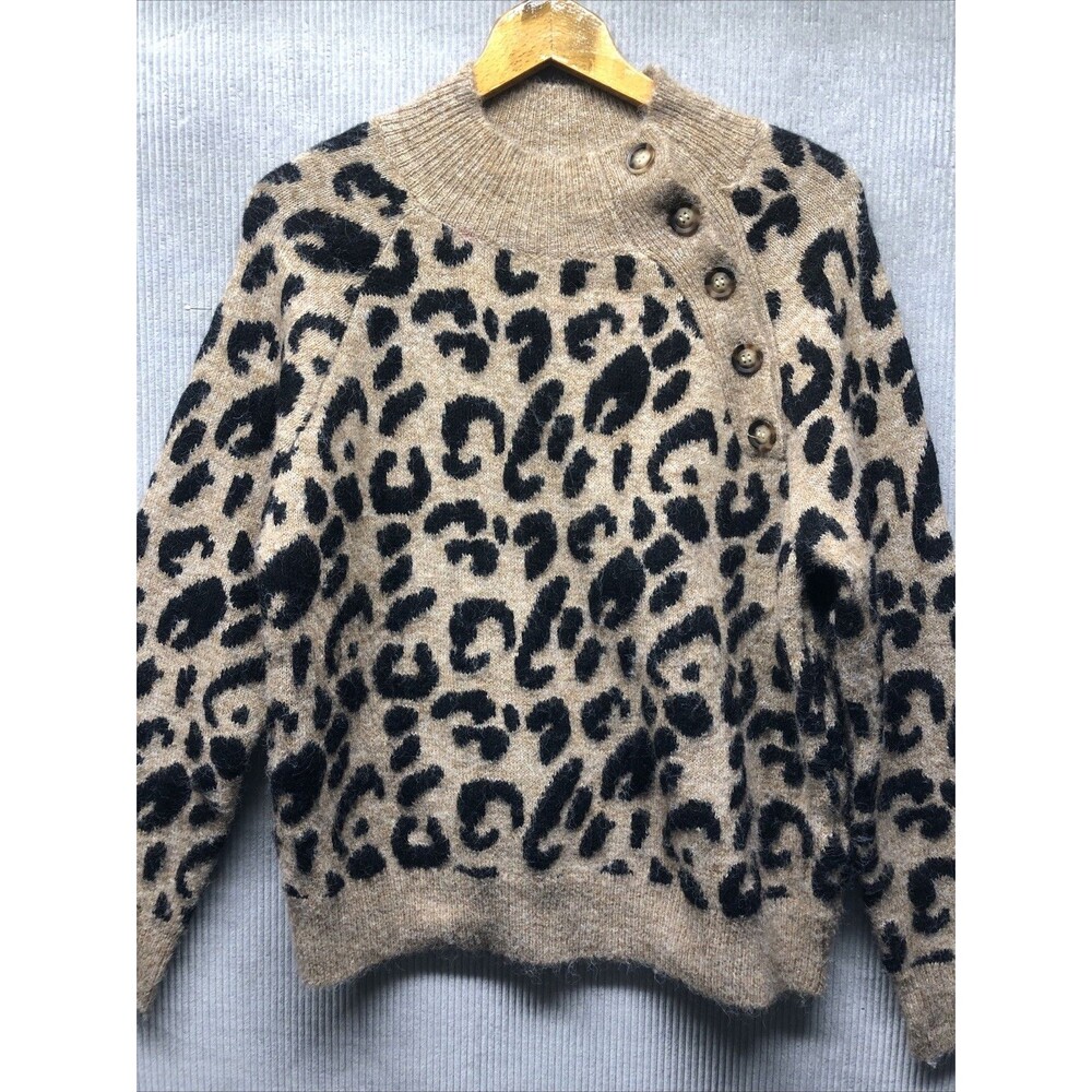 Q2 Sweater Size Unknown Animal Print Cheetah Leopard Shoulder Buttons Soft Fuzzy